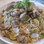 Spaghetti with Clams (Spaghetti con Vongole)