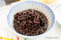 Slow Cooker Recipe for Kuromame (Sweet Black Soy Beans)